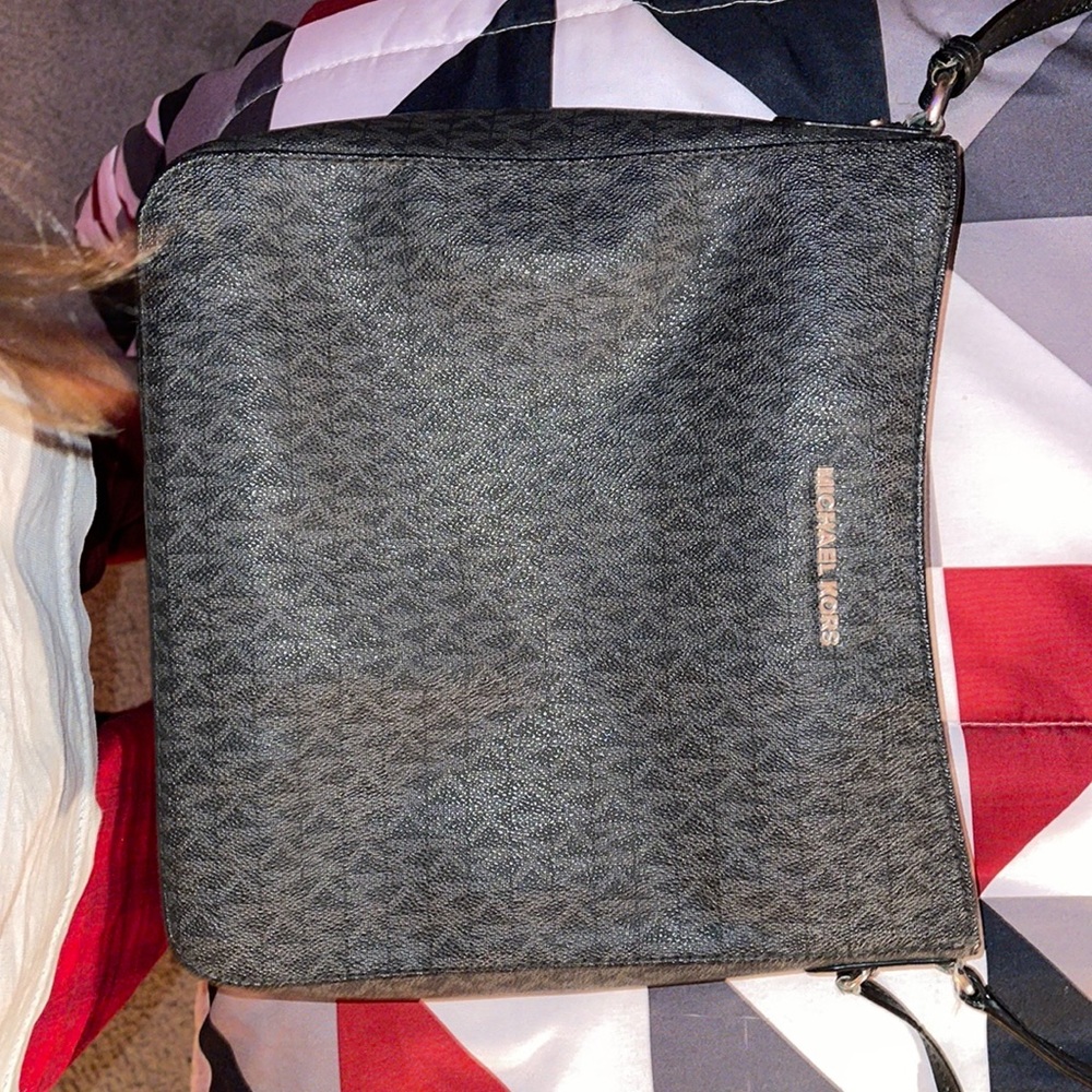 Michael Kors Mk Jet Set Messenger Bag